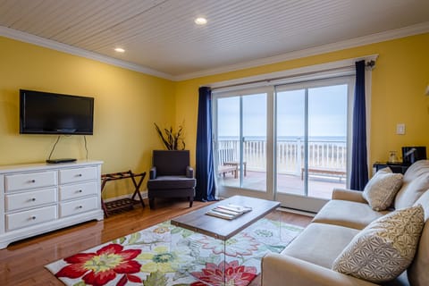 Barker Room in The 1661 Inn, Ocean View | Individually decorated, individually furnished, iron/ironing board