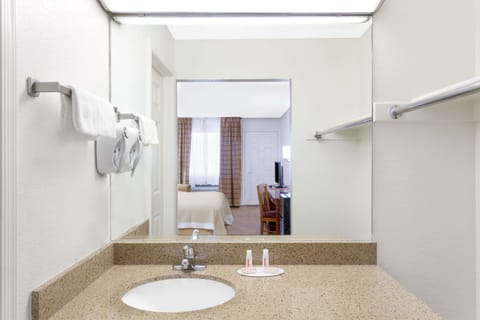 Separate tub and shower, hair dryer, towels