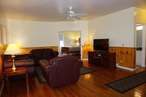 Apartment 2: 4 Bedroom, 3 Baths, Sleeps 8 | Living room | Flat-screen TV