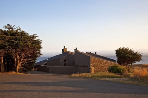 On a Quiet Cul-De-Sac Just a Ten Minute Walk to Swimming, Sauna and Tennis