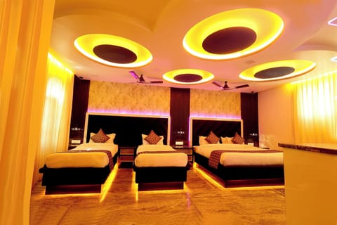 Luxury Quadruple Room | Hypo-allergenic bedding, memory foam beds, in-room safe