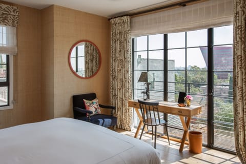 Grand Room, 1 King Bed | City view