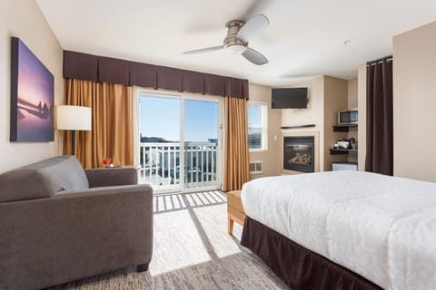 Egyptian cotton sheets, hypo-allergenic bedding, pillowtop beds, desk