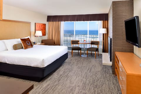 Egyptian cotton sheets, hypo-allergenic bedding, pillowtop beds, desk