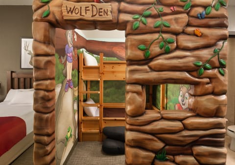 Wolf Den Suite - Water Park Included | In-room safe, iron/ironing board, Internet, bed sheets