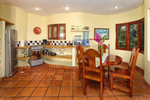 Luxury Bungalow, 1 Bedroom, Non Smoking, Mountain View | Private kitchen | Fridge, microwave, oven, stovetop