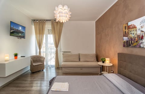 Triple Room | Blackout drapes, free WiFi, bed sheets