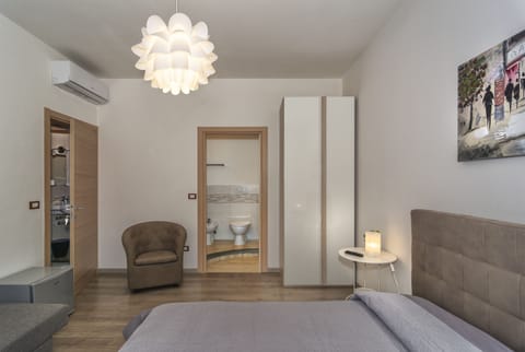 Triple Room | Blackout drapes, free WiFi, bed sheets