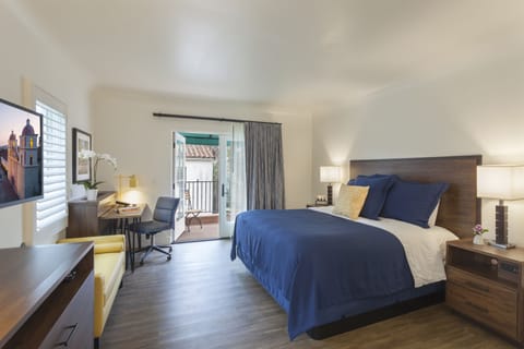 Premium Room, 1 King Bed, Balcony | Pillowtop beds, in-room safe, individually decorated