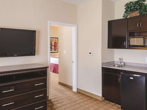 Suite, 1 Bedroom, Non Smoking (1 King Bed) | Premium bedding, pillowtop beds, desk, blackout drapes