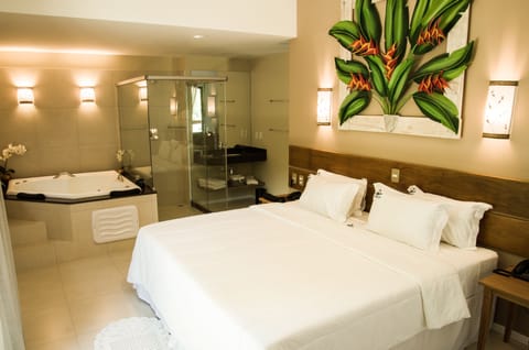 Deluxe Suite (Master) | Minibar, blackout drapes, free WiFi, bed sheets