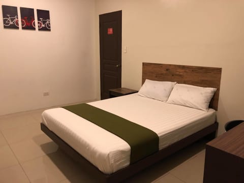 Standard Room | 1 bedroom, desk, bed sheets