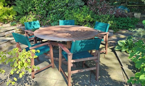 dining area on upper patio