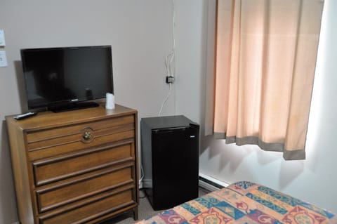 Standard Double Room | Iron/ironing board, rollaway beds, free WiFi