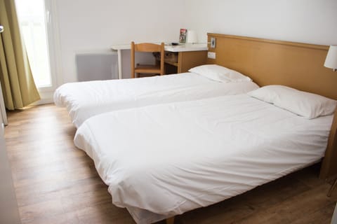 Standard Room, 2 Twin Beds | Desk, iron/ironing board, free WiFi, wheelchair access