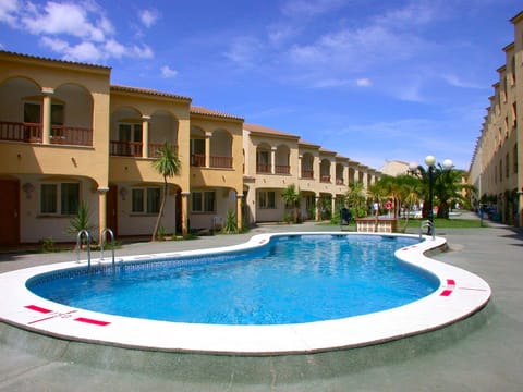 Seasonal outdoor pool, sun loungers