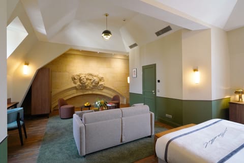 Suite | Premium bedding, individually decorated, desk, soundproofing