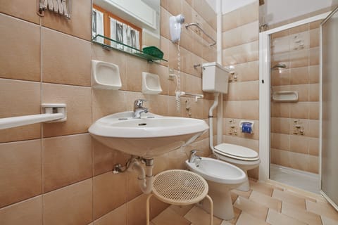 Economy Double Room, 1 Double or 2 Twin Beds, Balcony, Garden View (Lake View or Mountain Side) | Bathroom | Shower, free toiletries, hair dryer, bathrobes