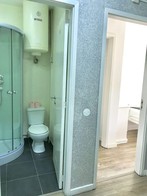 Single Room (External Bathroom) | Bathroom | Shower, hair dryer, towels