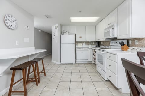 Studio, 1 Bedroom | Private kitchen | Full-size fridge, microwave, oven, stovetop