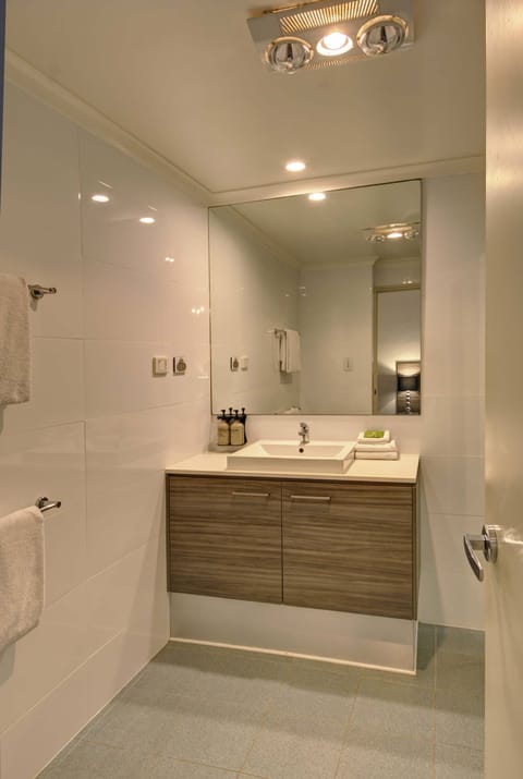 Heritage Sea View Room | Bathroom | Free toiletries, hair dryer, towels