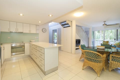 Apartment, 3 Bedrooms | Private kitchen | Full-size fridge, microwave, oven, stovetop