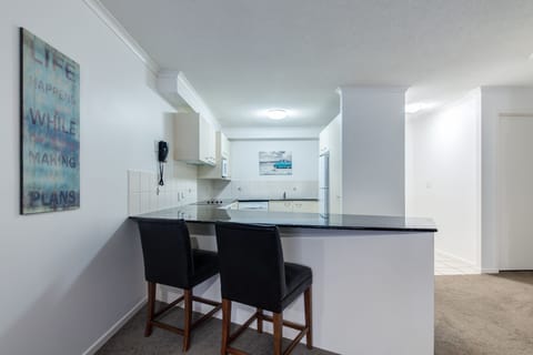 Apartment, 3 Bedrooms, Garden View | Private kitchen | Fridge, microwave, stovetop, dishwasher