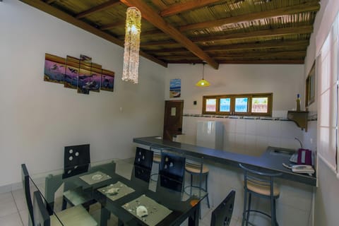 Bungalow con vista al mar (6 personas) | Living area | 32-inch LED TV with satellite channels, TV, foosball