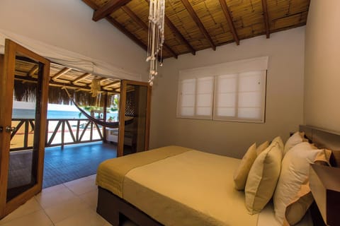 Bungalow con vista al mar (6 personas) | Premium bedding, minibar, in-room safe, laptop workspace