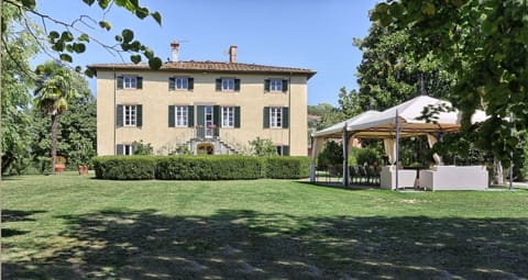 Balcony / Terrace / Patio, Building Exterior, Garden