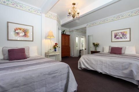 Geranium | Premium bedding, pillowtop beds, individually decorated