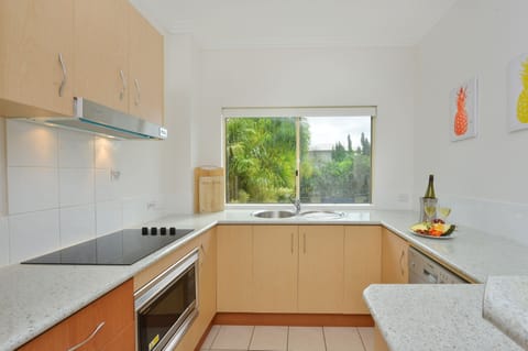 1 Bedroom Spa Ensuite Apartment  | Private kitchen | Fridge, microwave, stovetop, coffee/tea maker