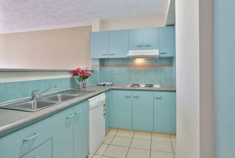 Apartment, 2 Bedrooms | Private kitchen | Fridge, microwave, oven, stovetop