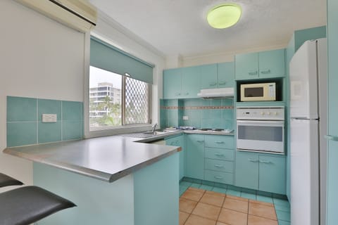 Apartment, 2 Bedrooms | Private kitchen | Fridge, microwave, oven, stovetop