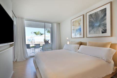 Suite, Terrace, Sea View | In-room safe, desk, laptop workspace, blackout drapes