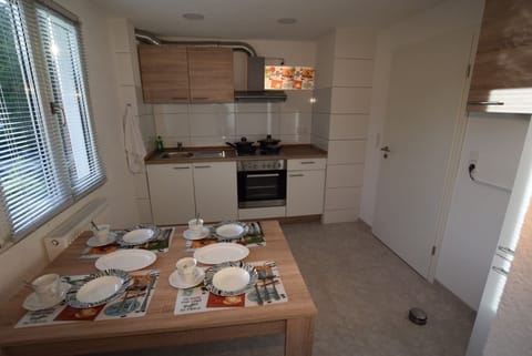 Apartment, 3 Bedrooms (23-00) | In-room dining