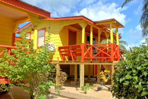 Comfort Cabin, 1 Queen Bed, Kitchen, Partial Sea View | Individually decorated, individually furnished, iron/ironing board