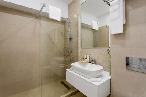 Standard Double Room, Balcony | Bathroom | Free toiletries, hair dryer, bathrobes, slippers