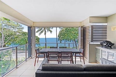 2 Bedroom Deluxe Beachfront Apartment | Terrace/patio