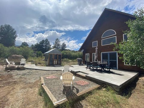A closer view of the fenced in yard and patio to relax on during your vacation!