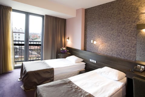 Standard Room, 2 Twin Beds (15% off in the restaurant) | Premium bedding, minibar, in-room safe, desk