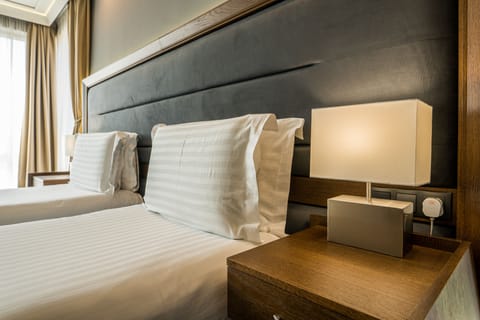 Corner Deluxe Room | Premium bedding, minibar, in-room safe, desk