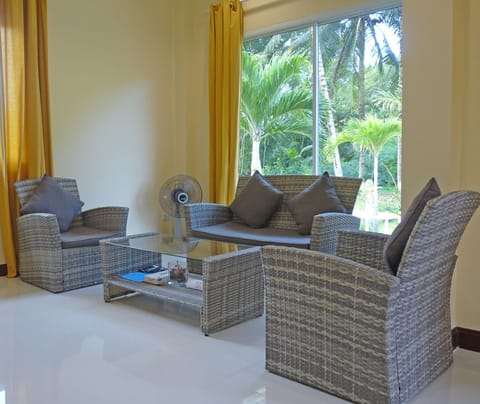 Family Bungalow, 1 Bedroom, Kitchenette, Garden Area | Living area