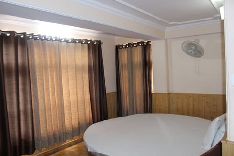 Honeymoon Double Room, 1 Double Bed, Smoking, Valley View | Desk, free WiFi, bed sheets