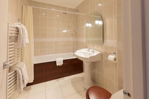 En Suite Double or Twin Room, Sea View (Shower/tub combination) | Bathroom | Free toiletries, hair dryer, towels