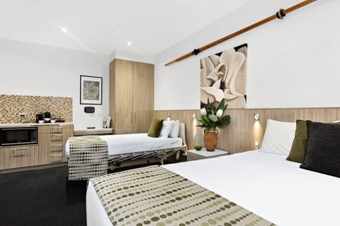 Queen Studio - Accessible Room | Premium bedding, pillowtop beds, minibar, individually furnished