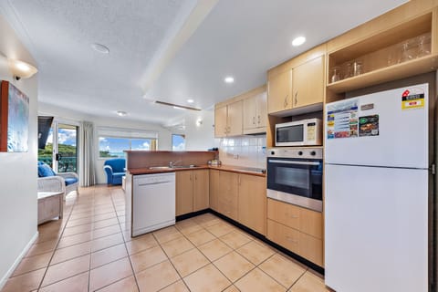 Standard Apartment, 2 Bedrooms, Balcony, Ocean View | Private kitchen | Microwave, stovetop, coffee/tea maker, electric kettle