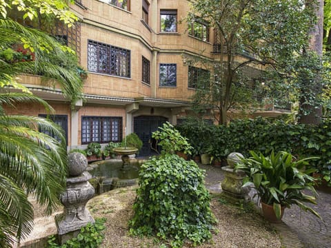 Shared Garden with Fountain