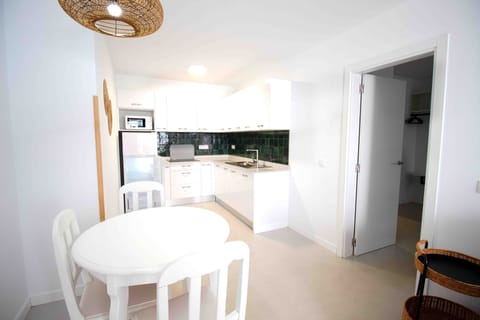 Comfort Apartment, 1 Bedroom | Private kitchen | Fridge, microwave, stovetop, coffee/tea maker