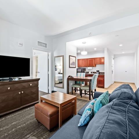 32-inch LCD TV with digital channels, TV